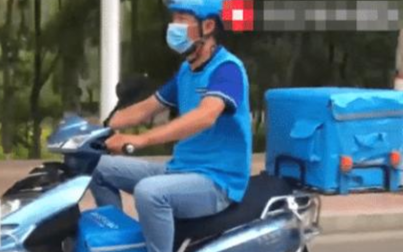 Nghe thấy âm thanh lạ trong thùng rác, shipper hốt hoảng khi thấy một đứa trẻ bị bỏ rơi