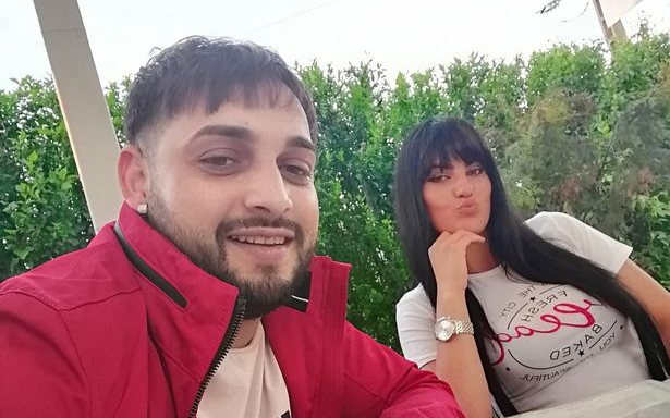 Ca sĩ bị tàu hỏa đâm tử vong khi đang ngồi trong ô tô livestream