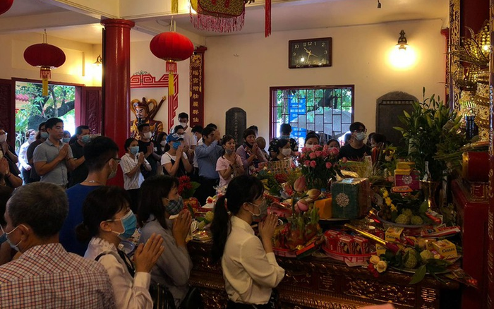 Hà Nội đóng cửa Phủ Tây Hồ do đông người dân đi lễ hôm nay