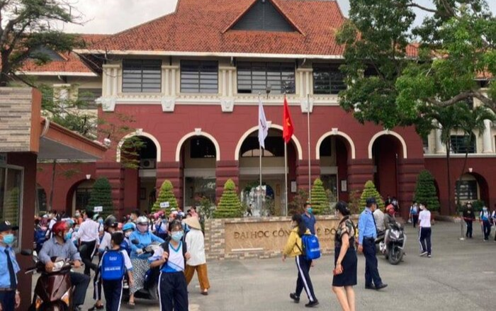 Trường tiểu học cho hơn 800 học sinh đến lớp giữa mùa dịch bị phạt 15 triệu đồng