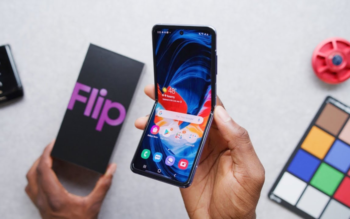 Ngoài Galaxy Z Flip và Galaxy Z Fold 2, Samsung còn đang 'ém hàng' một chiếc điện thoại gập giá rẻ