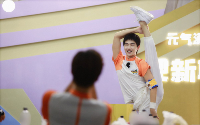 Hình tượng lạnh lùng của Dương Dương sụp đổ khi tham gia 'Ca ca tràn đầy sức sống'