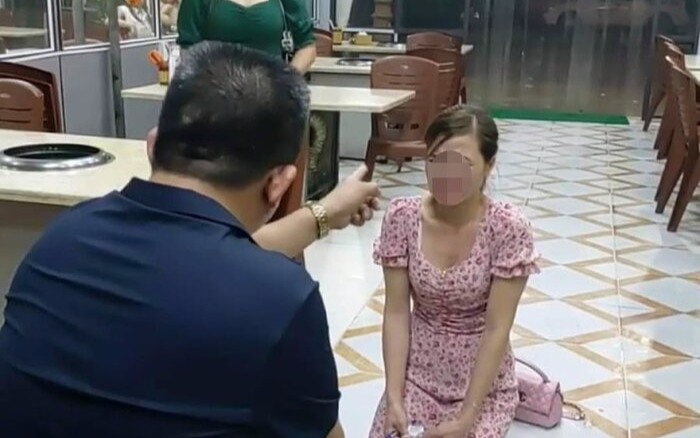 Bắt tạm giam nhân viên quán nướng cùng chủ quán bắt cô gái quỳ gối xin lỗi vì dám 'bóc phốt' đồ ăn có sán