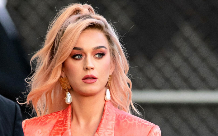 Mẹ bầu Katy Perry 'xấu hổ' khi lần đầu tiên trong đời phải dùng thuốc điều trị trầm cảm