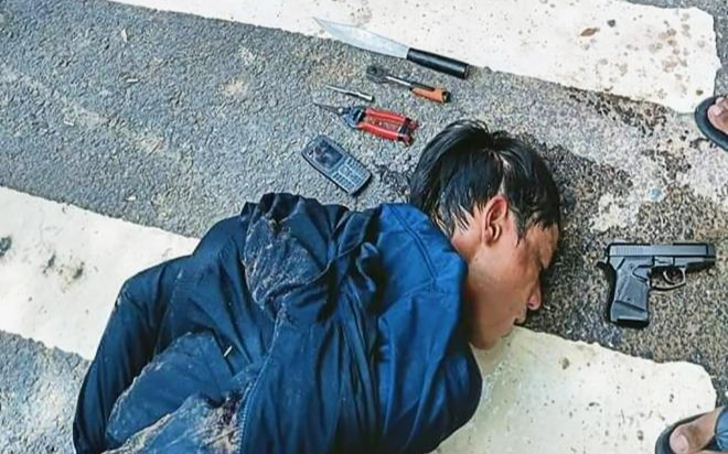 Trộm xe máy bị người dân truy đuổi, nam thanh niên rút súng bắn chỉ thiên