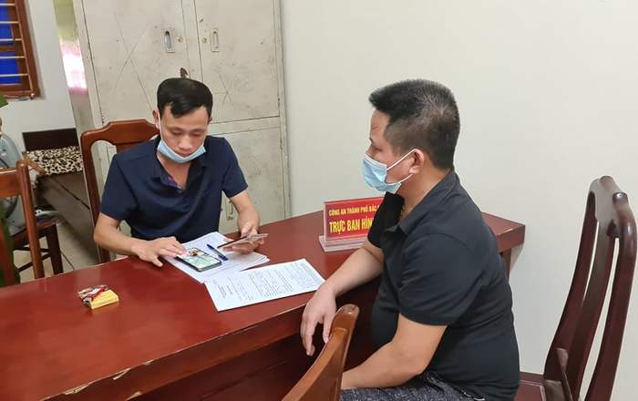 Chủ quán nướng bắt cô gái quỳ gối xin lỗi vì dám 'bóc phốt' đồ ăn có sán bị xử phạt hơn 30 triệu đồng