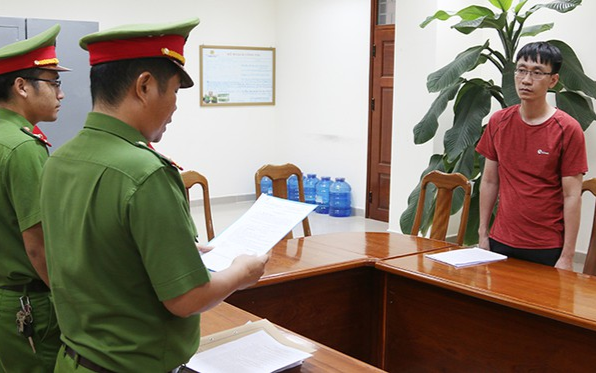 Tạm giữ một nhân viên ngân hàng chiếm đoạt gần 15 tỷ đồng của khách hàng