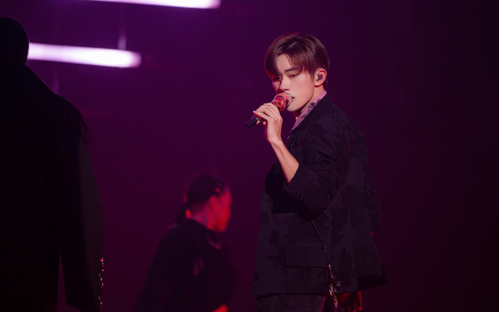 Dịch Dương Thiên Tỉ khiến fan 'quắn quéo' với từng khoảnh khắc xuất hiện trong concert của TFBoys