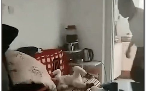 Người đàn ông quăng con xuống sofa tử vong vì cãi nhau với vợ, danh tính kẻ quay video phát tán lên mạng còn sốc hơn