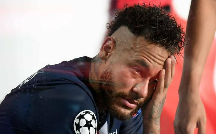 Neymar bật khóc nức nở sau khi hụt chức vô địch Champions League