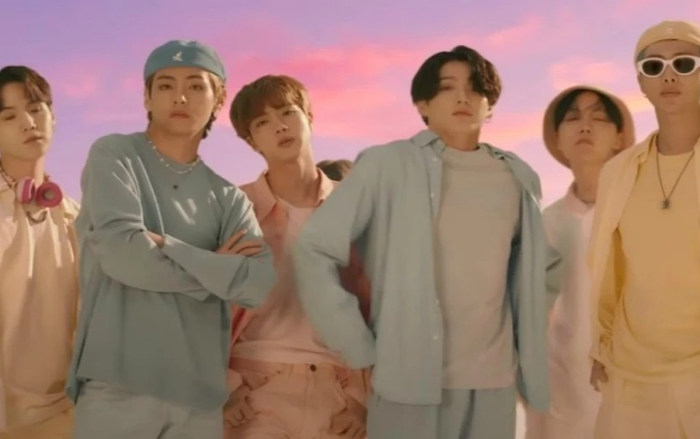 Big Hit bị chỉ trích dữ dội khi sử dụng ảnh của BTS nhưng lại thiếu mặt Jimin