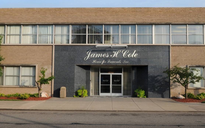 Người phụ nữ 'đã chết' mở mắt tỉnh dậy trong túi bọc tử thi