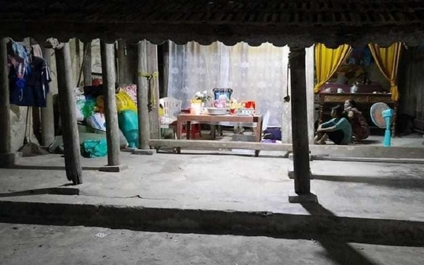 Rơi xuống bể cá cảnh nhà hàng xóm, bé gái 17 tháng tuổi tử vong thương tâm