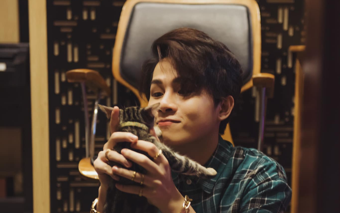 Jack tiếp tục 'thả thính' hình ảnh đang làm nhạc mới, nhưng mốc thời gian kỳ lạ mới là điều gây chú ý