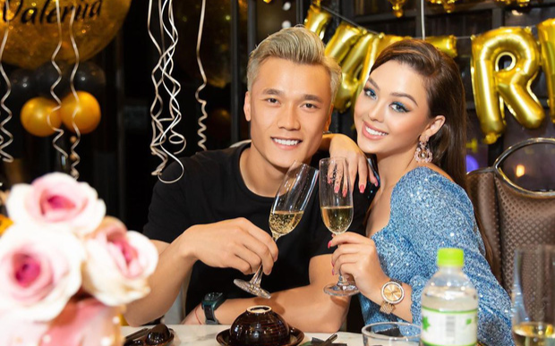 Nàng mẫu Tây lần đầu khoe loạt ảnh tình tứ bên Bùi Tiến Dũng