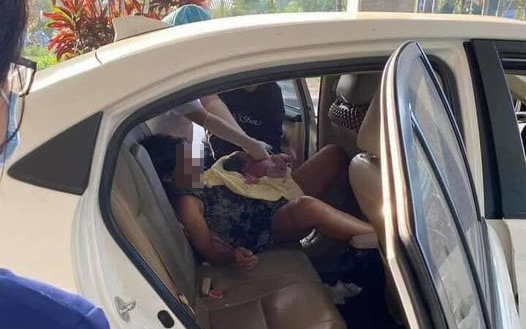 Bé trai chào đời trên xe ô tô khi cách bệnh viện 100m: 'Sau nơi sinh chắc phải điền biển số xe vào rồi'