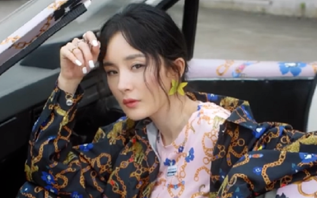 Dương Mịch bị chê quê mùa, hốc hác trong quảng cáo mới