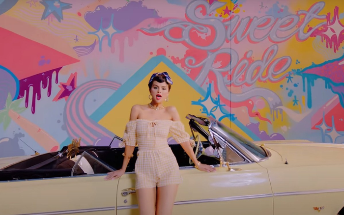 Fans bấn loạn khi Selena Gomez hóa thân thành cô nàng bán kem siêu quyến rũ trong MV Ice Cream