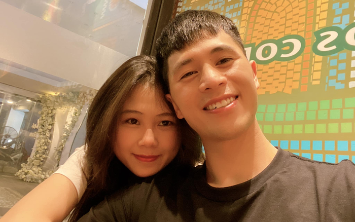 Đình Trọng và bạn gái tựa đầu tình cảm, fan giục 'cưới đi thôi'