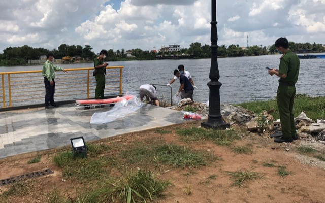 Phát hiện thi thể phụ nữ đang phân hủy trên sông Sài Gòn