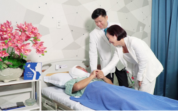 Anh Mến thổn thức cảm xúc khi Ốc Thanh Vân bất ngờ ghé thăm