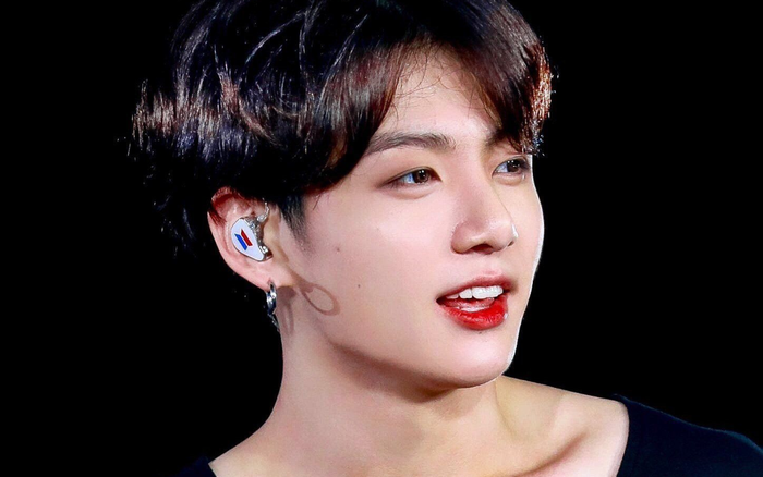 Ngoài Jungkook (BTS), đây là những idol có 'xương quai xanh' đẹp trên từng centimet!