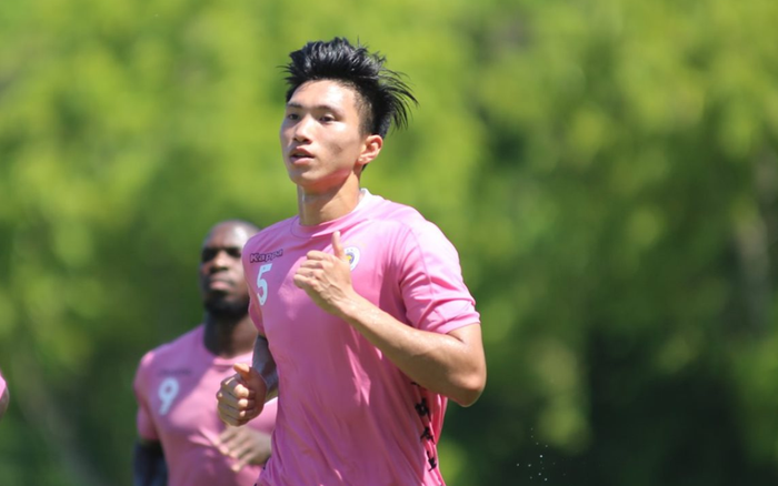 Đức Huy 'rén', ngại va chạm với Văn Hậu