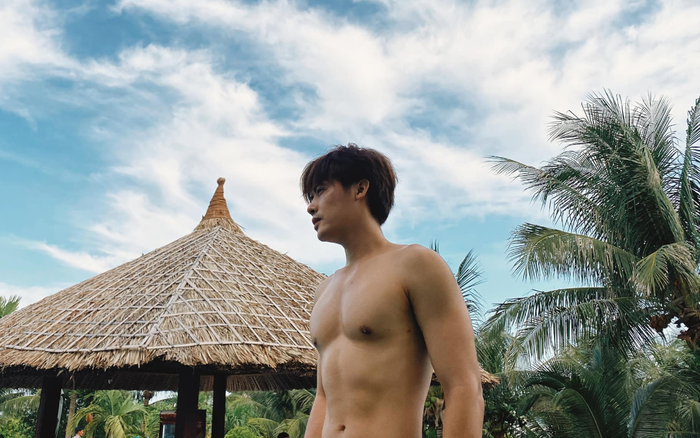 'Phiên bản trẻ' của Đàm Vĩnh Hưng khoe hình thể đốt mắt