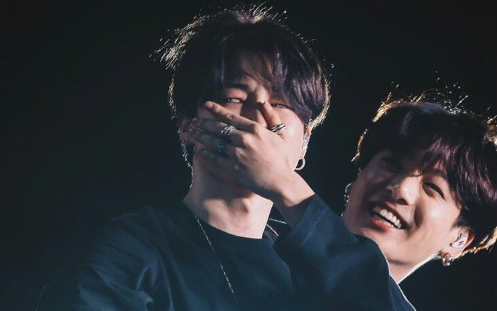 Jimin (BTS) khóc nức nở bên Jungkook suốt 3 tiếng đến mức 'bất tỉnh'