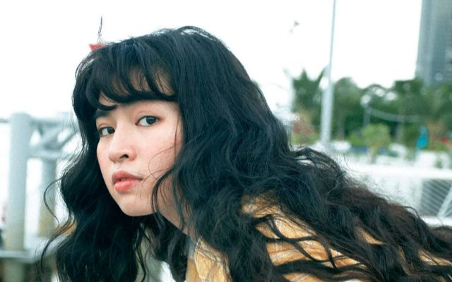 Khánh Vân 'Mắt Biếc' lên tiếng vì bị chỉ trích để bà nội đi bán hàng rong ngoài đường