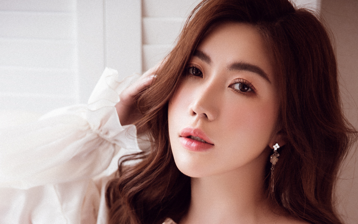 Hotgirl Trương Lệ Vân 'Anh không đòi quà' ám ảnh với câu hỏi của con gái 'Sao bà nội nói mẹ lột đồ ngoài đường?'