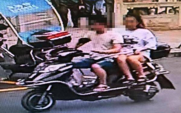 Vợ 'vượt cạn' rồi vứt con trong nhà vệ sinh công cộng, đáng ngạc nhiên hơn là chồng không hề biết vợ mang thai