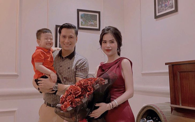 Việt Anh và vợ cũ Hương Trần ăn tối lãng mạn kỷ niệm 1 năm rưỡi ngày ly hôn