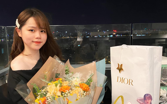 Quang Hải tặng quà sinh nhật 'khủng' cho bạn gái