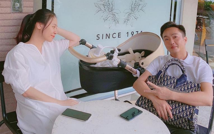 Cường Đô La và Đàm Thu Trang đưa con gái 1 tháng tuổi đến nơi đặc biệt của bố mẹ