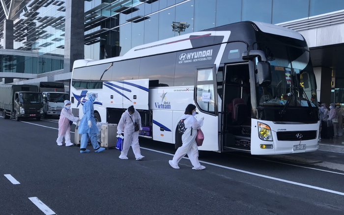 Đưa hơn 240 công dân Việt Nam từ Philippines về nước an toàn