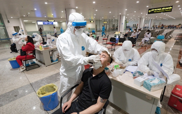 Thêm 5 ca nhiễm COVID-19 được cách ly sau khi nhập cảnh