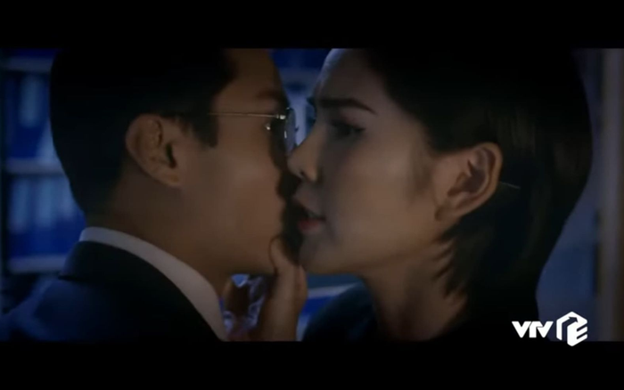 Tập 56 'Tình yêu và tham vọng': Sơn soái ca 'được' gái đẹp cưỡng hôn và cái kết đắng