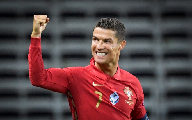 Cristiano Ronaldo làm điều chưa từng có trong lịch sử bóng đá châu Âu