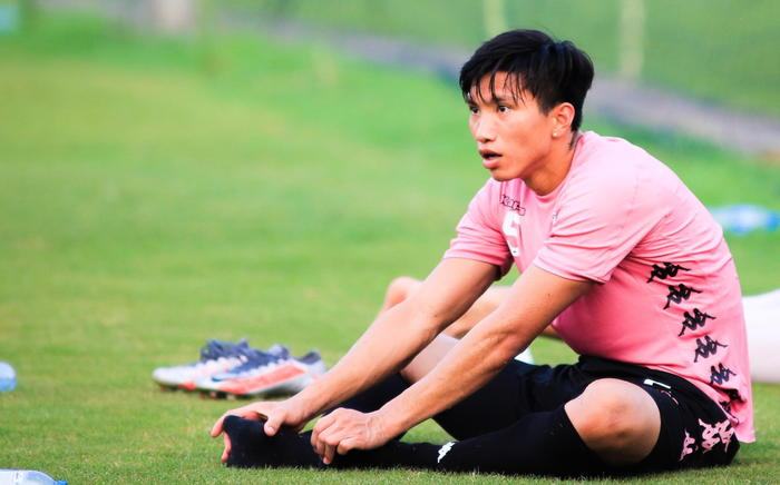 Hà Nội FC đón tin dữ về Đoàn Văn Hậu