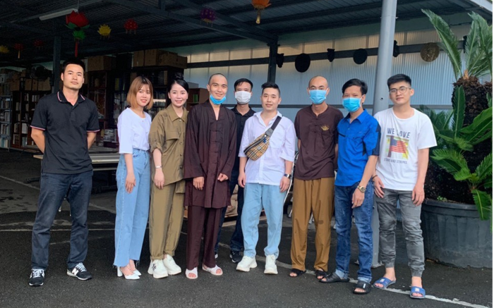 Làm từ thiện nhận nhiều hơn cho