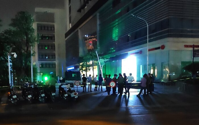 Đôi nam nữ rơi ở tầng 35 chung cư cao cấp tại Hà Nội do bị ngăn cấm chuyện tình cảm