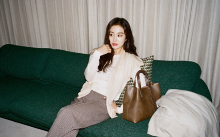 'Mẹ hai con' Kim Tae Hee tựa nàng thơ ở tuổi 40: Lập tức đứng top Naver!