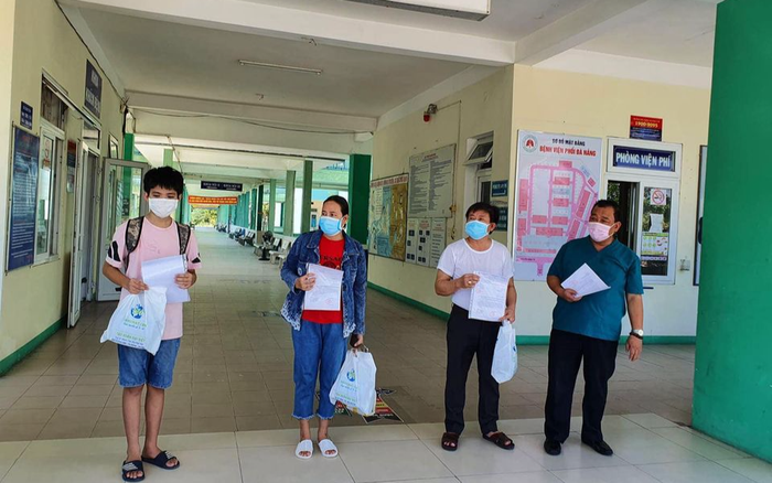 Thêm 9 bệnh nhân nhiễm COVID-19 được công bố khỏi bệnh, trong đó có trường hợp từng diễn biến nặng