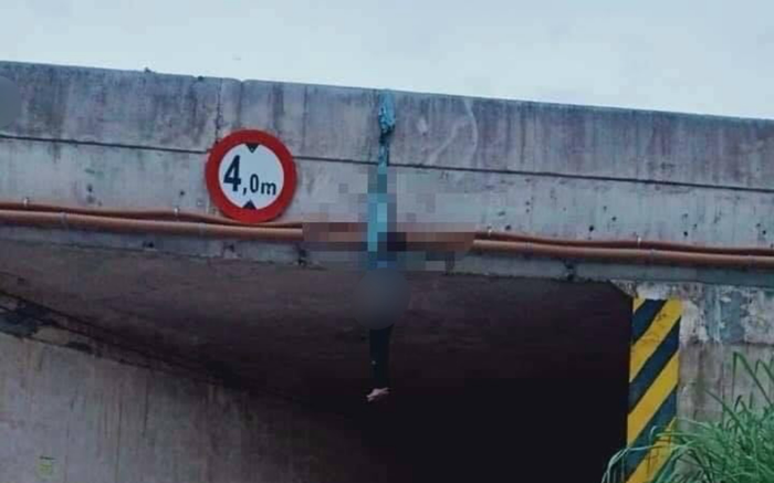 Phát hiện nam thanh niên tử vong trong tư thế treo cổ ở hầm cầu chui