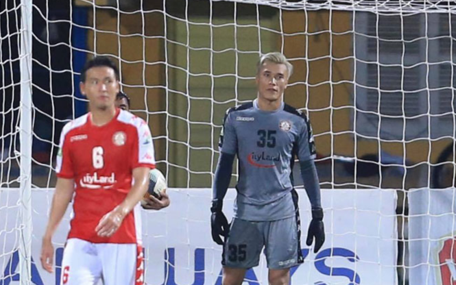 Bùi Tiến Dũng, mái tóc bạch kim và nỗi buồn từ phát biểu của HLV Chu Đình Nghiêm