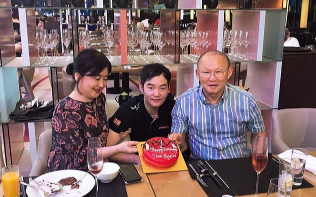 Quý tử nhà HLV Park Hang-seo bày tỏ nỗi nhớ bố vì không được chung vui ngày sinh nhật