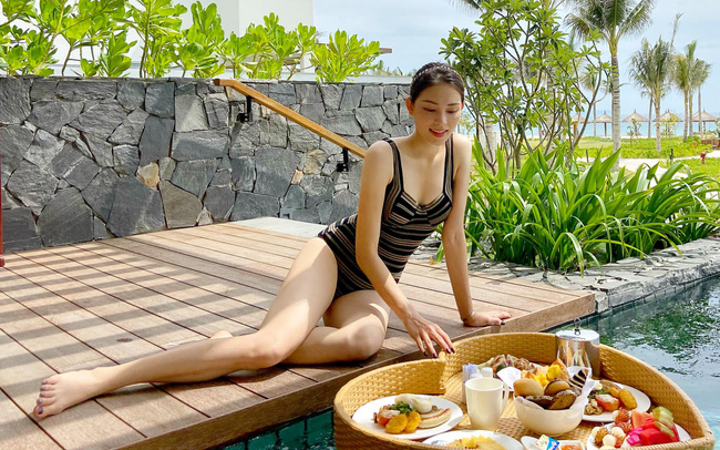 Linh Rin hiếm hoi khoe ảnh diện đồ bơi, body hút trọn mọi ánh nhìn bảo sao em chồng Hà Tăng không say mê