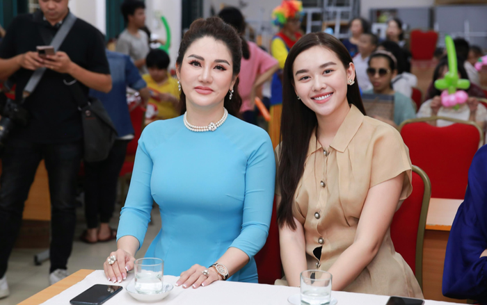 Hoa hậu doanh nhân Xuân Hương tham gia từ thiện cùng Á hậu Tường San
