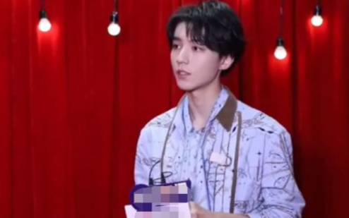 Hình ảnh hốc hác của Vương Tuấn Khải khiến fan nhận nhầm thành Thái Từ Khôn